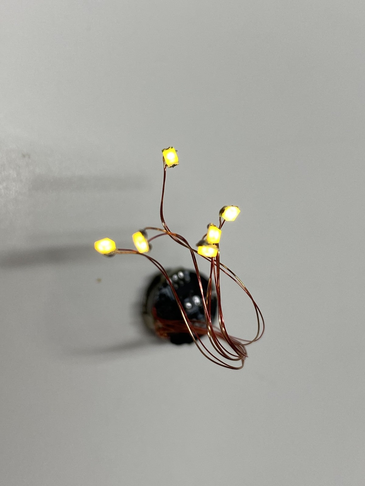 Magentic no power wires LEDs for DIY models trains cosplay magnet controlled