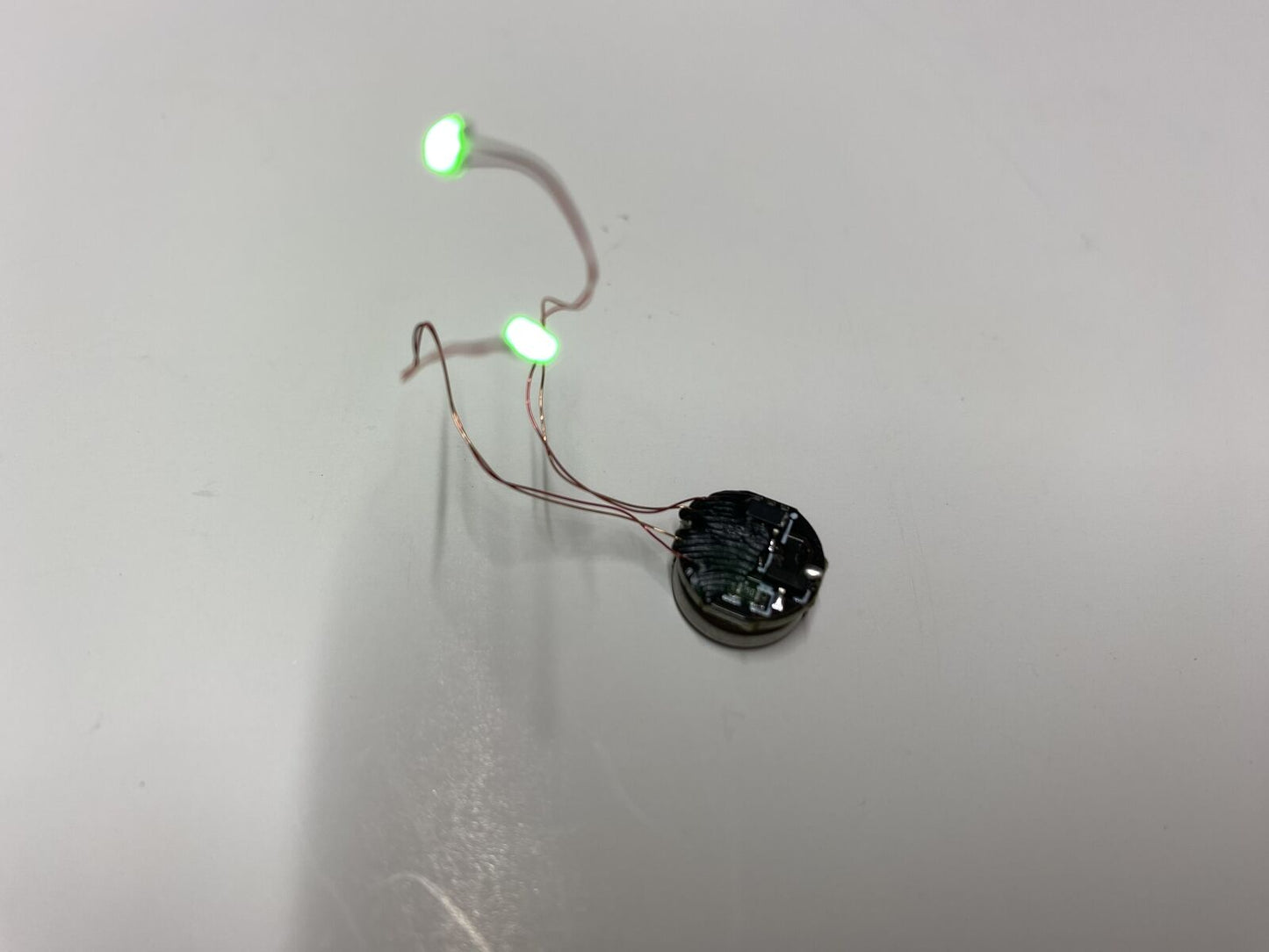 Magentic no power wires LEDs for DIY models trains cosplay magnet controlled